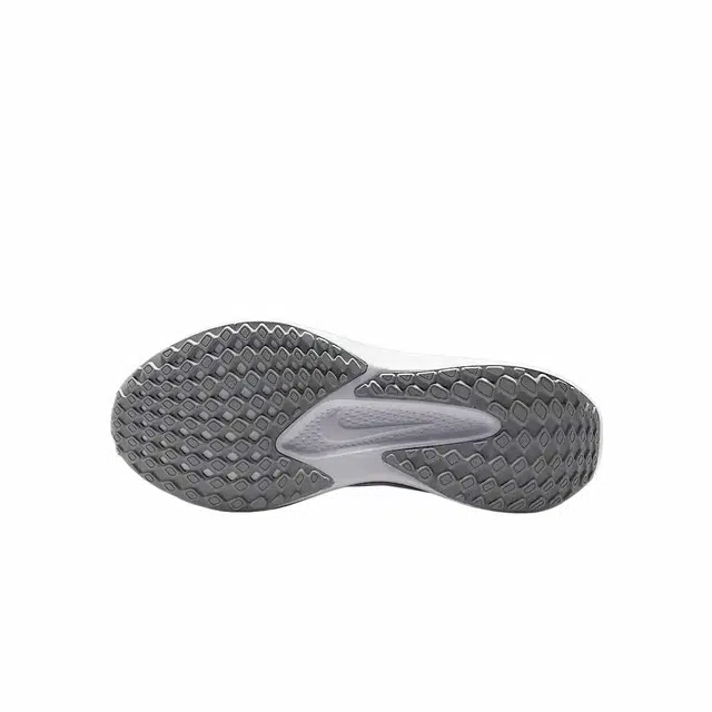 Nike Quest 6