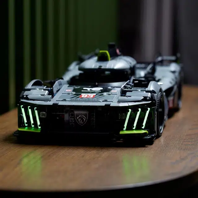 LEGO 9X8 42156