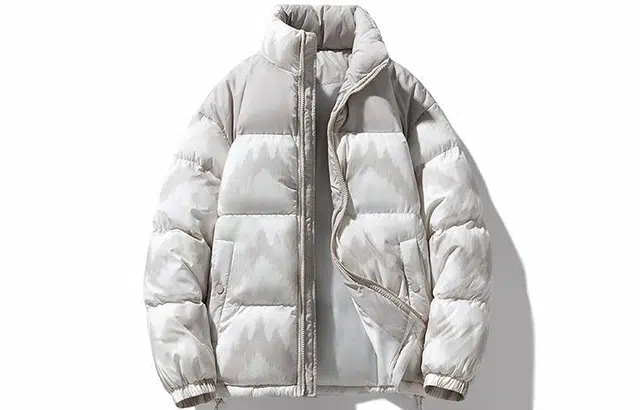 美式字母刺绣设计撞色山峰丛林复古街头氛围感加厚防风防水可调节下摆学院风雪山满印波浪纹拼接撞色立领面包长袖棉服 男女同款