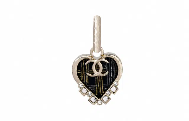 CHANEL C logo