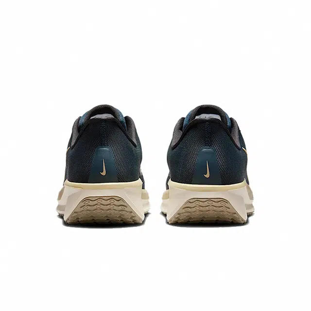 Nike Quest 6