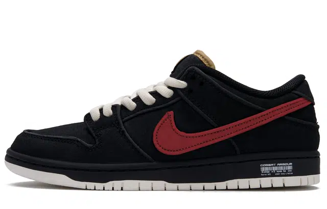 Nike Dunk SB "Red Hole"