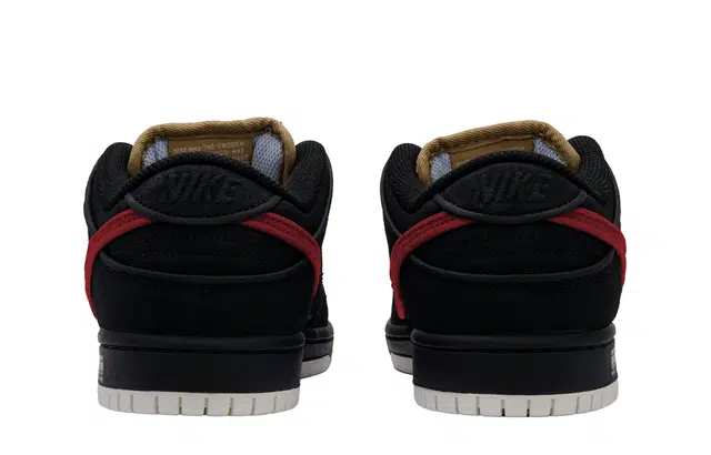 Nike Dunk SB "Red Hole"