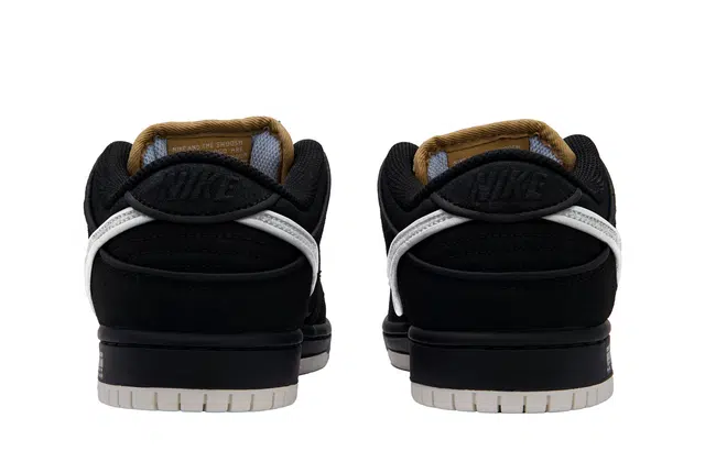 Nike Dunk SB "white hole 2.0"