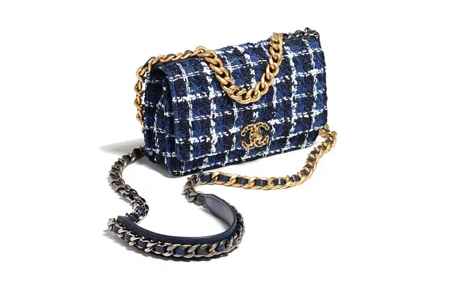 CHANEL 19