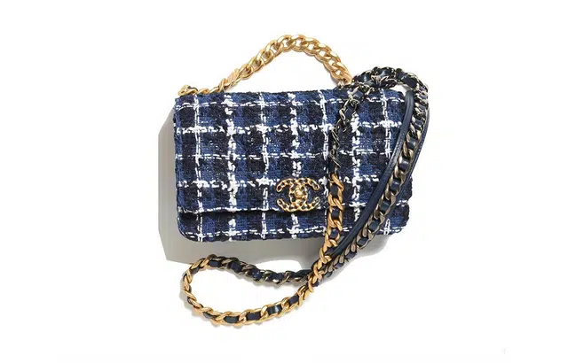 CHANEL 19