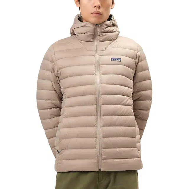 patagonia Down Sweater Logo