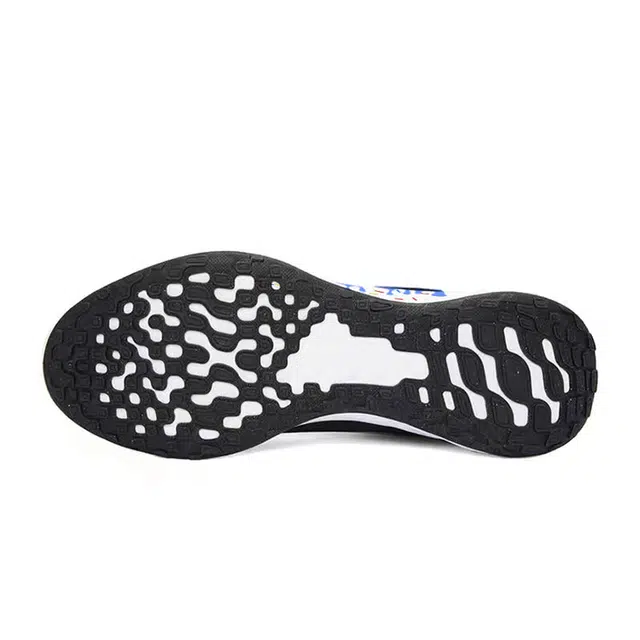 Nike REVOLUTION 6