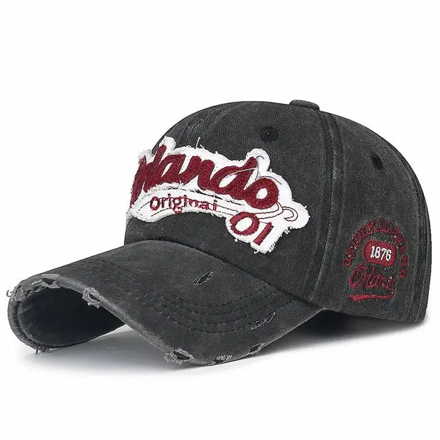 俞兆林 复古时髦做旧英文刺绣破洞贴布显脸小弯檐 棉 鸭舌帽 男女同款情侣款