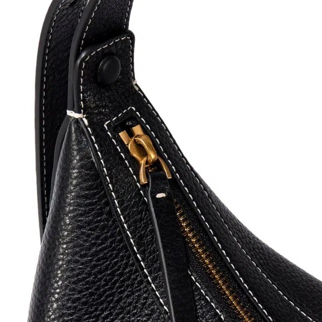 AQUASCUTUM
