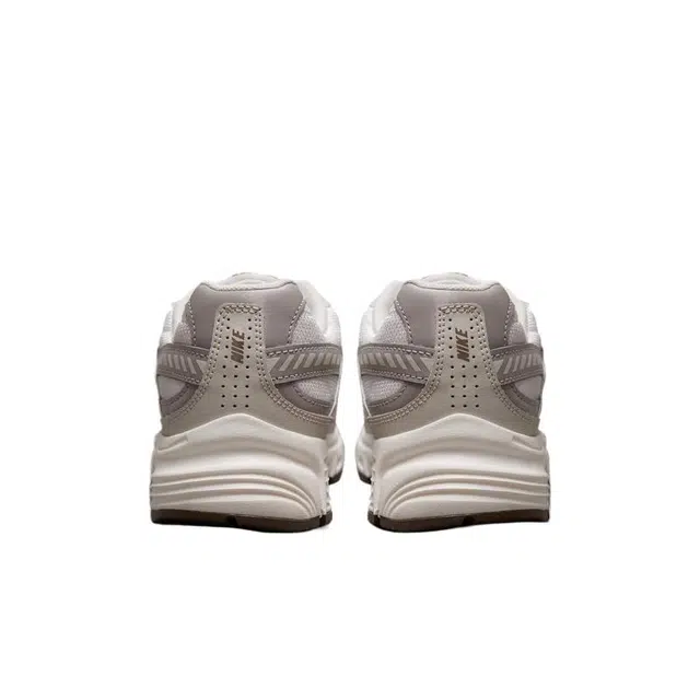 Nike Initiator