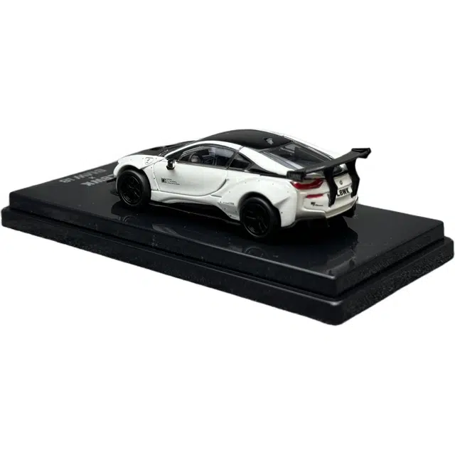 164 LBWK BMW i8