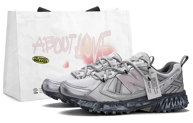 New Balance 410 Silver