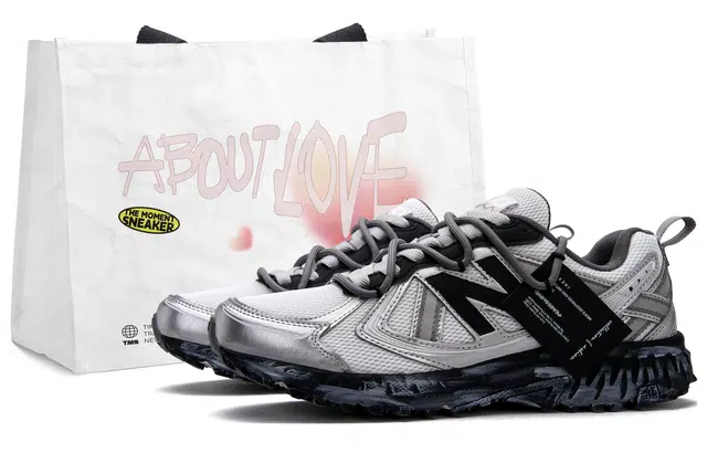 New Balance 410 Silver