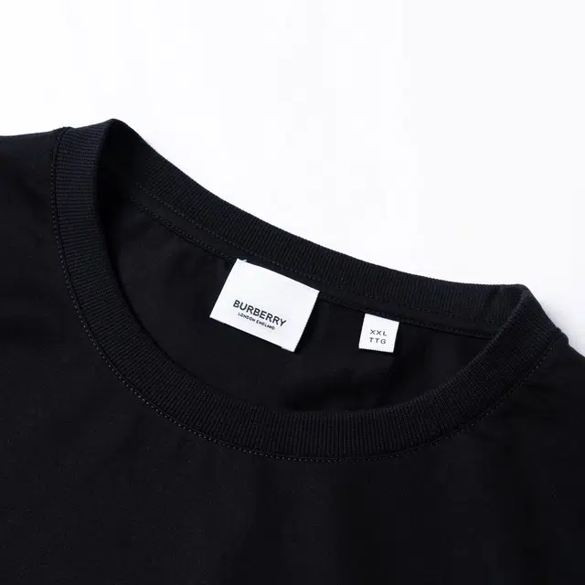 Burberry SS22 T