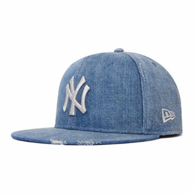 New Era Yankees Embroidered Distressed Cap Blue