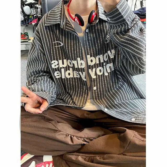 雅鹿 美式潮牌条纹个性字母无性别主义满印印花图案翻领设计百搭宽松休闲长袖夹克外套 男女同款