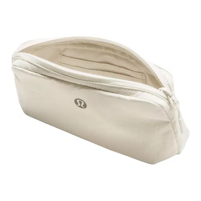 lululemon 7L Pack and Go Logo