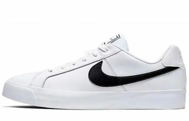 Nike Court Royale 2