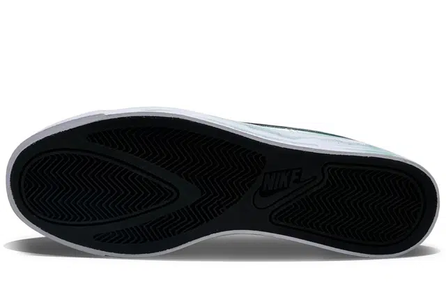 Nike Court Royale 2