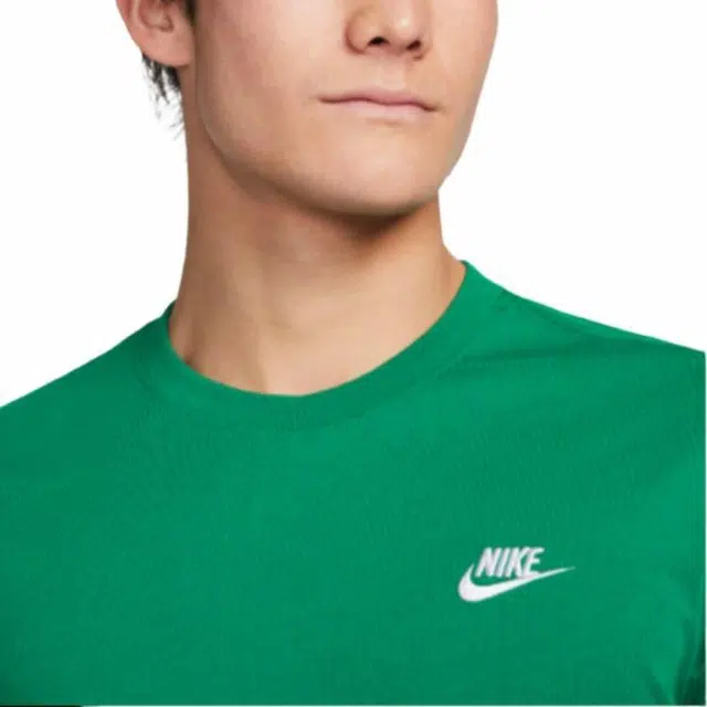 Nike Sportswear Club logoT