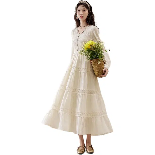 谜秀 花边蕾丝拼接复古百搭收腰显瘦度假风长袖连衣裙 女款 奶糖杏