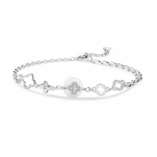 帝苏行 质感细腻 镂空四叶草 新中式国潮 吉祥如意 平安顺遂 简约小众设计 玉髓 手链 女款