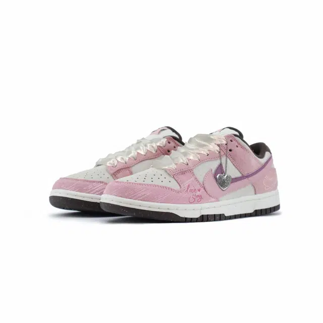 Nike Dunk LowDouble Swoosh
