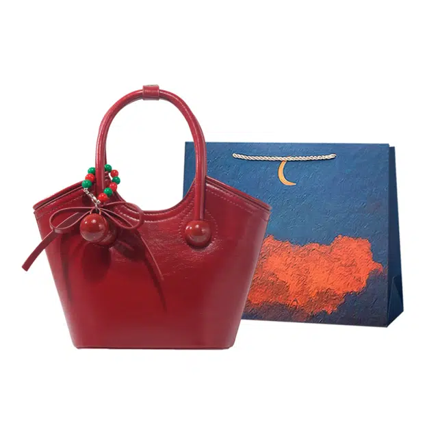 爱尔绅特 爱心菜篮子樱桃托特包单肩斜挎新娘包婚包 人造革 手提包 常规 女款 红色