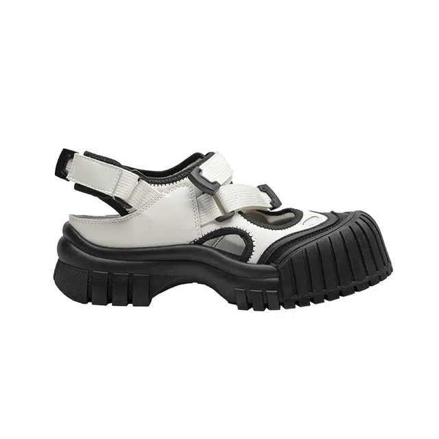 TOOMANYSHOES