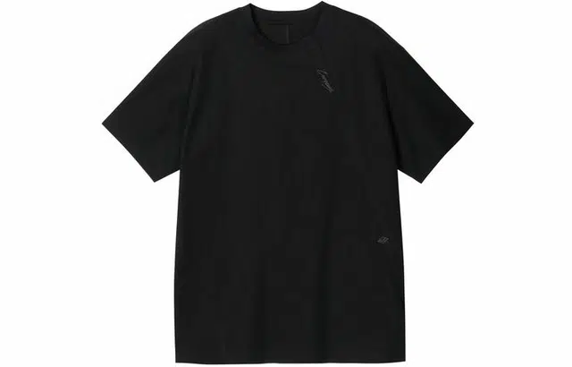 SS23 T