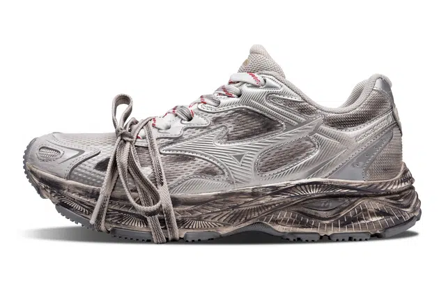 Mizuno Racer S Silver