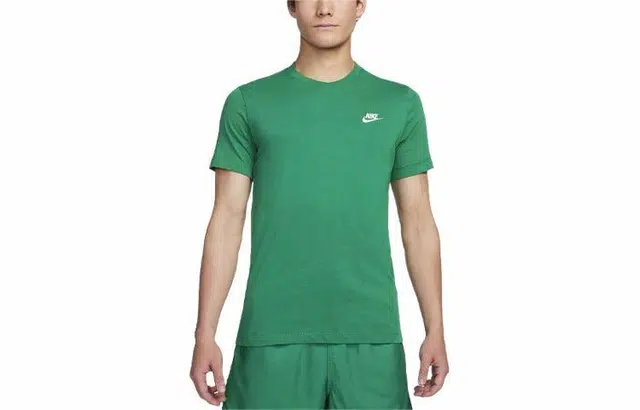 Nike Sportswear Club logoT