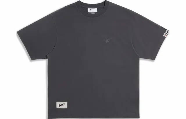 A BATHING APE x HIGHSNOBIETY FW23 TEE CHARCOAL LogoT