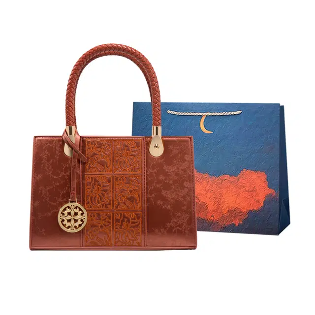 爱尔绅特 新中式国风刺绣大气新娘结婚包日常可用斜挎包 人造革 手提包 女款 红色