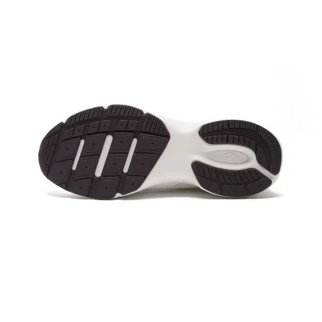 le coq sportif LCS R2004