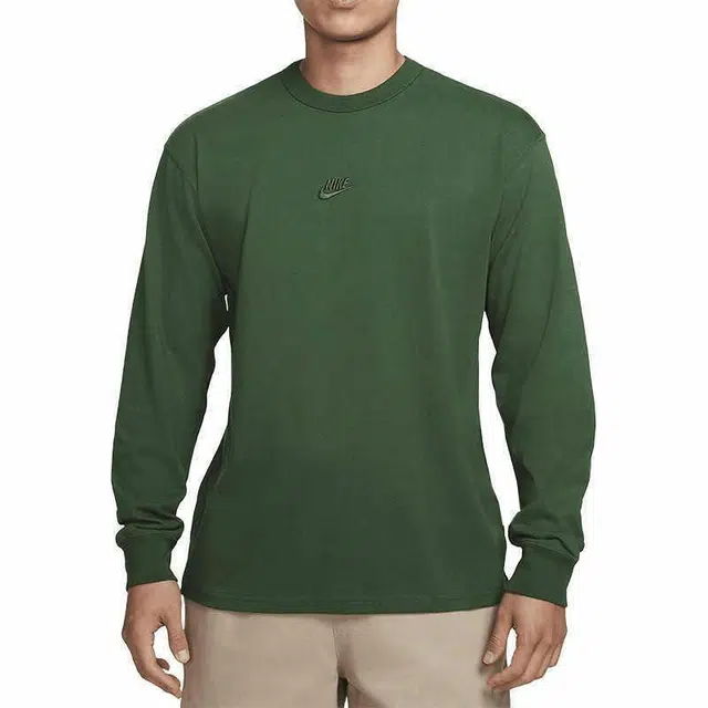 Nike Sportswear Premium Essentials Logo