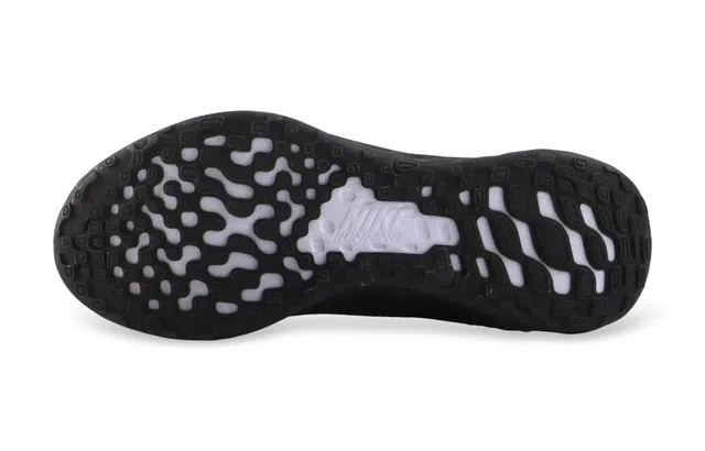 Nike REVOLUTION 6