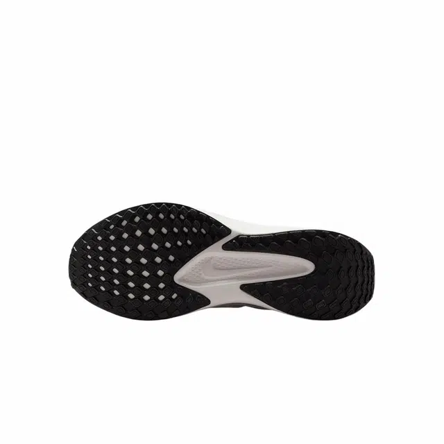 Nike Quest 6