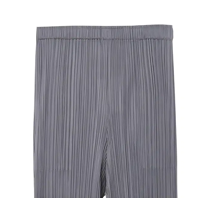 PLEATS PLEASE ISSEY MIYAKE