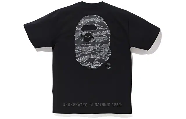 A BATHING APE x Undefeated 5 Strikes Tee Black T
