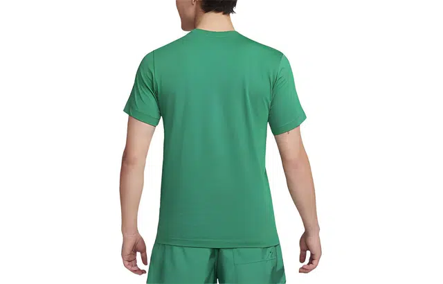 Nike Sportswear Club logoT