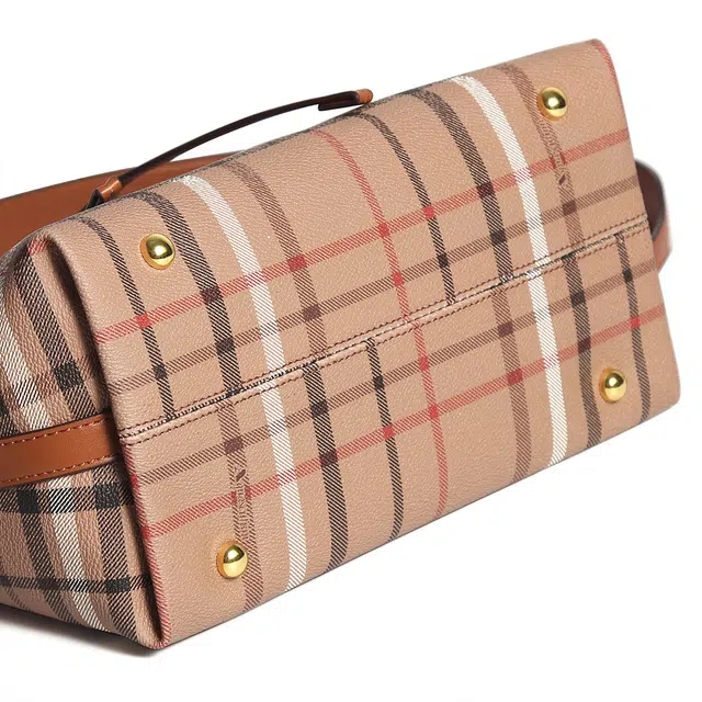AQUASCUTUM PU