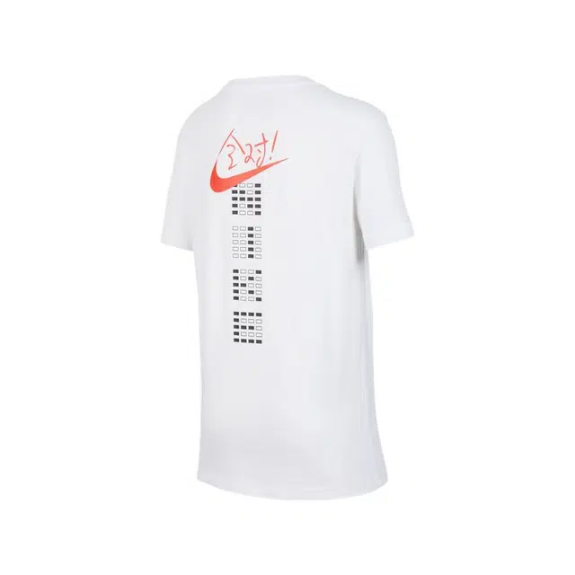 Nike SportswearT 100