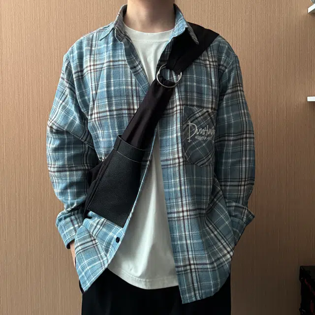 敦煌博物馆 复古简约宽松大码潮牌厚板字母印花学院风格休闲口袋长袖衬衫 男女同款