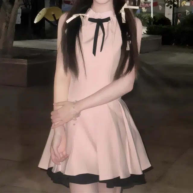 玉儿恋 优雅挂脖修身显瘦法式小香风气质蝴蝶结夏季绝美粉色短裙无袖连衣裙款式 女款