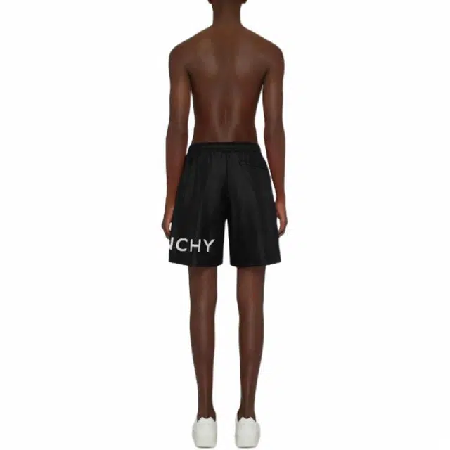 GIVENCHY FW22 Logo