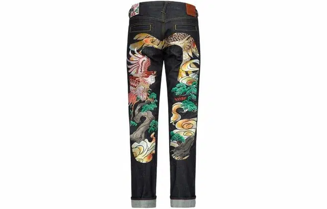 EVISU M