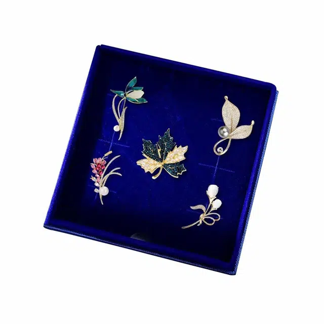缔晶 轻奢浪漫时尚枫叶玉兰花套装 奢华优雅通勤防走光配饰礼盒 铜 胸针 女款