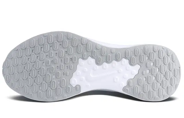 Nike REVOLUTION 7